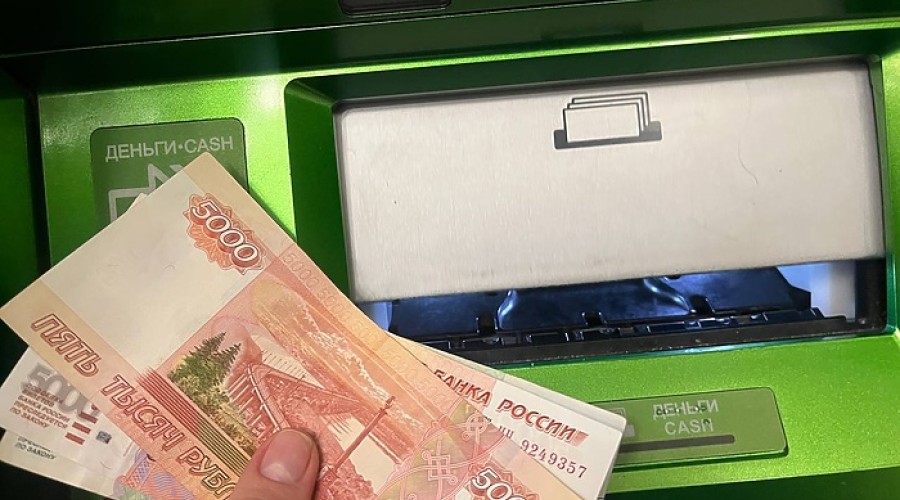 В России могут ввести ограничение на внесение наличных денег на карту