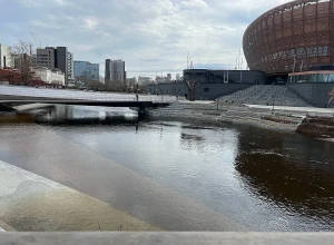В Екатеринбурге затопило набережную