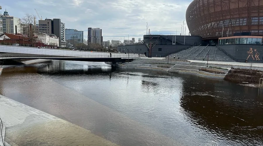 В Екатеринбурге затопило набережную