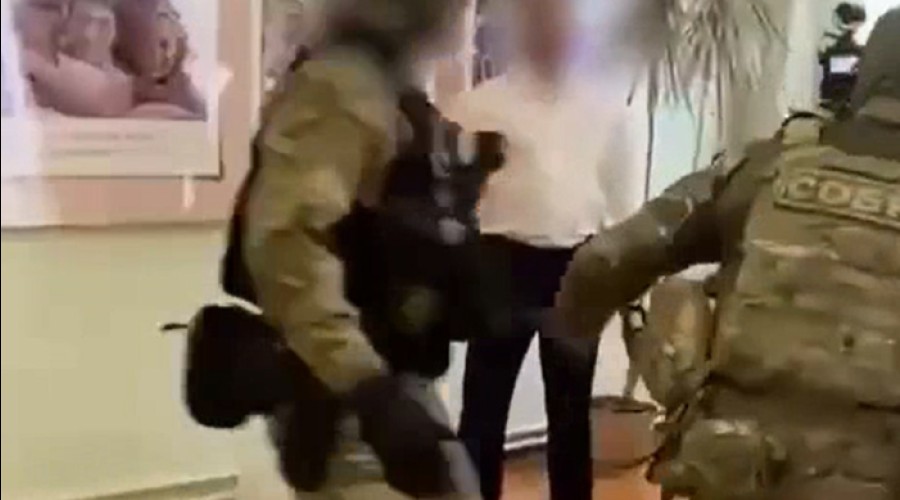 В Амурской области силовики задержали жениха прямо во время церемонии бракосочетания 