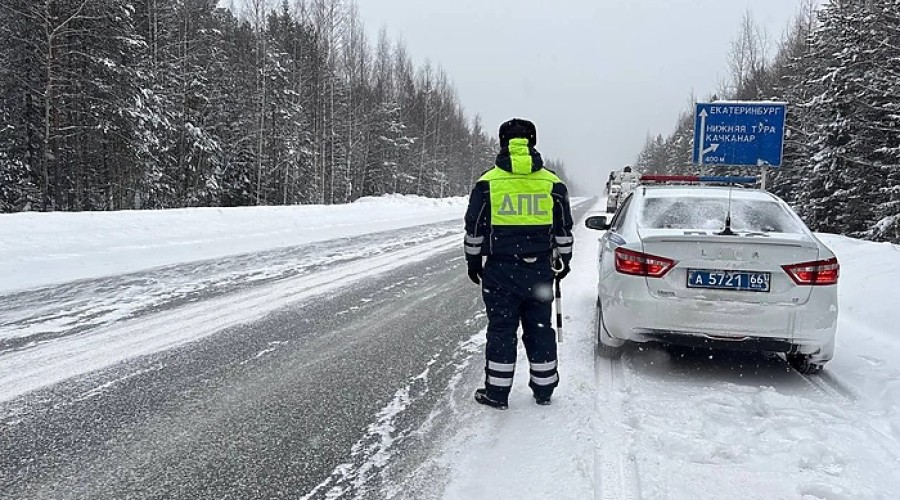 Снегопад парализовал движение транспорта на М-5