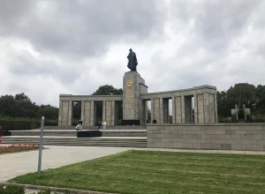 Власти Германии решили изменить облик могил павших советских воинов