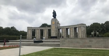 Власти Германии решили изменить облик могил павших советских воинов