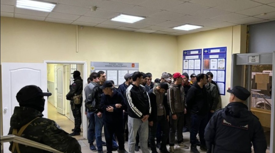 Мигрантов заставят платить больше, чтобы работать в Свердловской области