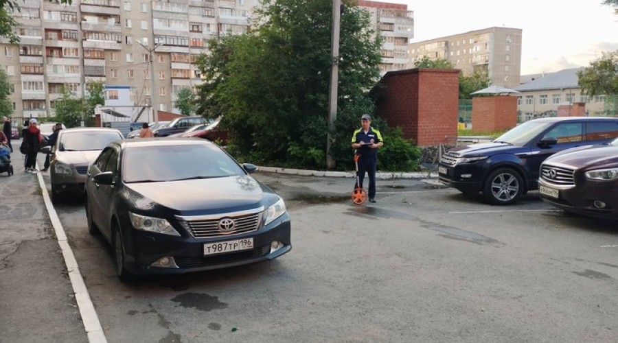 Дошкольник попал под «Тойоту Камри» лихача на Уралмаше