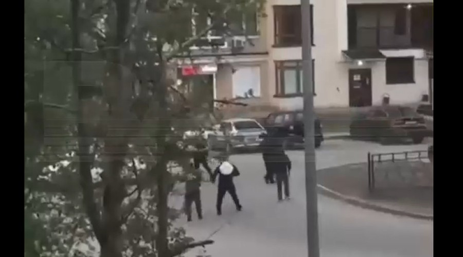Вооружённые мужчины устроили перестрелку посреди дороги в Кемерово