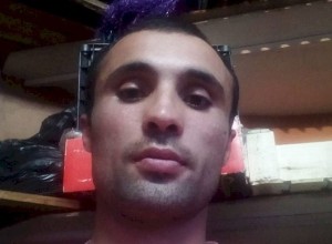 Суд выдворил из страны мигранта, который героически спас из огня троих детей