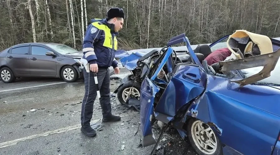Водитель ВАЗ-2110 погиб в столкновении с KIA на Серовском тракте