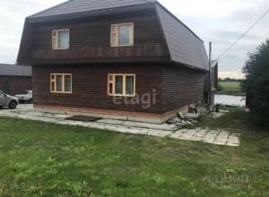 На Урале продают страшный дом, похожий на сарай. Он очень дорогой
