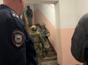 Силовики задержали свердловчанина, угрожавшего покончить с собой