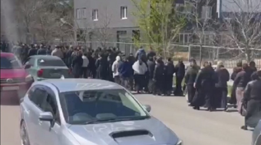 В Екатеринбурге заметили огромную похоронную процессию