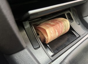 Иностранцы пытались в Свердловской области подкупить остановивший их экипаж ДПС