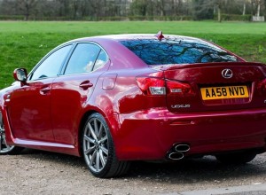 У свердловского борца с коррупцией обнаружили квартиру за границей и Lexus