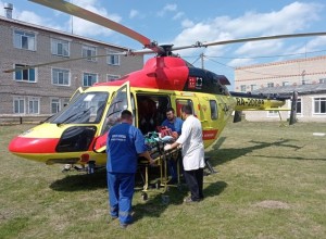 Под Екатеринбургом неожиданно приземлился вертолёт около жилых домов
