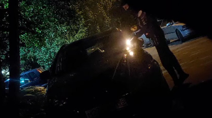 Екатеринбуржец сжег машину автохама