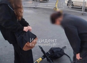 В Екатеринбурге девочки на электросамокате сбили женщину
