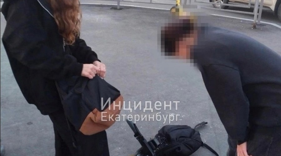 В Екатеринбурге девочки на электросамокате сбили женщину