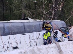 Стало известно, кто погиб на свердловской трассе в аварии с автобусом и легковушкой