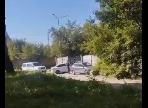 К офису скандальной екатеринбургской УК съехались силовики