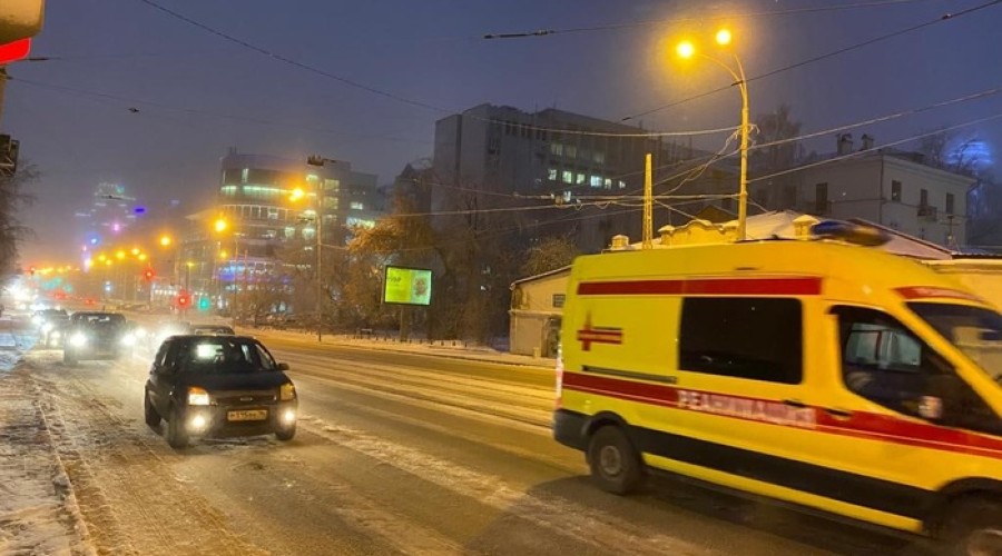 Двух пятиклассников с переломами нашли под окнами в Петербурге и Тихвине