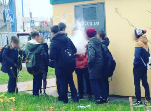 «А мы что в России хуже?» 3,5 года назад Китай запретил курить вейпы в своей стране, при этом экспортирует их на весь мир». 