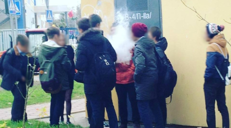 «А мы что в России хуже?» 3,5 года назад Китай запретил курить вейпы в своей стране, при этом экспортирует их на весь мир». 