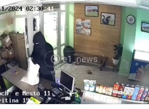 Грабители украли из магазина в Екатеринбурге коробку сливочного масла
