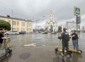 Новое ограничение! В Екатеринбурге значительно снизили максимальную скорость электросамокатов