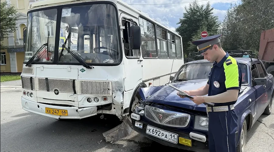В Свердловской области автобус с пассажирами попал в ДТП