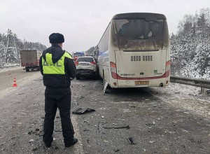 Под Екатеринбургом два человека погибли в аварии с рейсовым автобусом