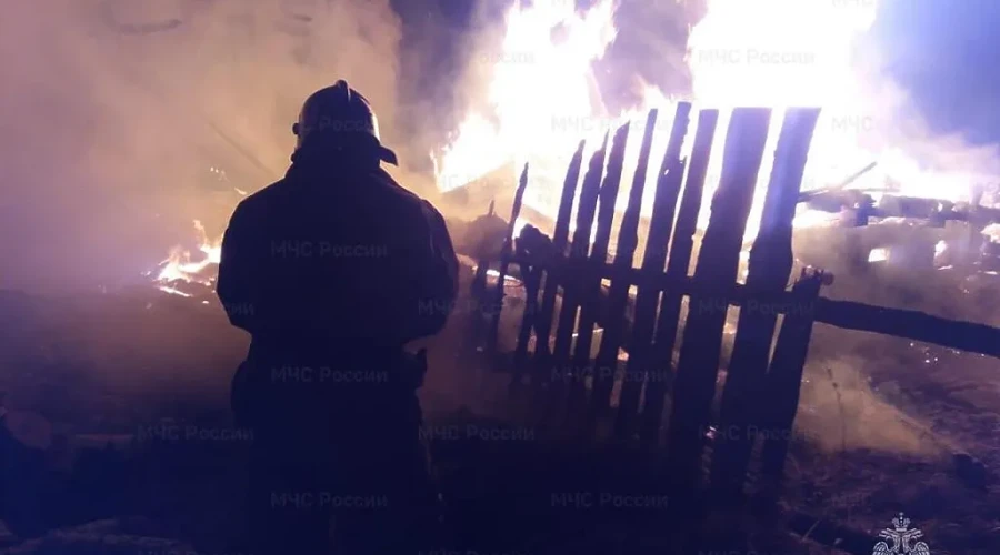 Два человека погибли при пожаре частной бани на Химмаше