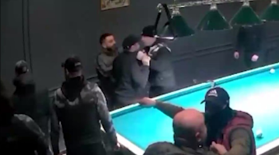 Участник массовой драки с погибшим в бильярдной Сысерти ушел на СВО