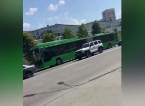 Стало известно, по какому маршруту поедут новые автобусы-гармошки в Екатеринбурге. Их уже привезли