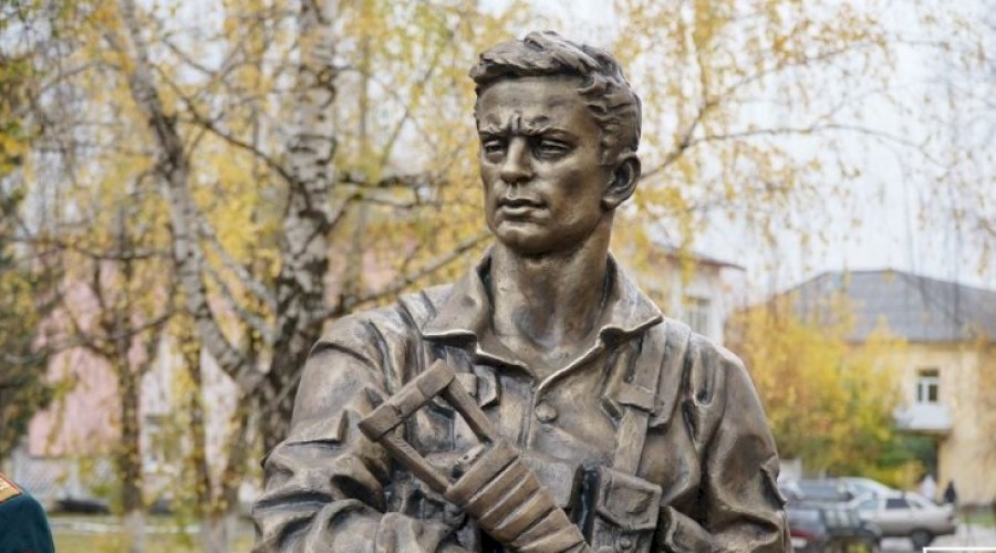 Мемориал участникам СВО открыли в Свердловской области.