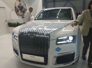 Motor.ru узнал о первом пересевшем на Aurus иностранном дипломате