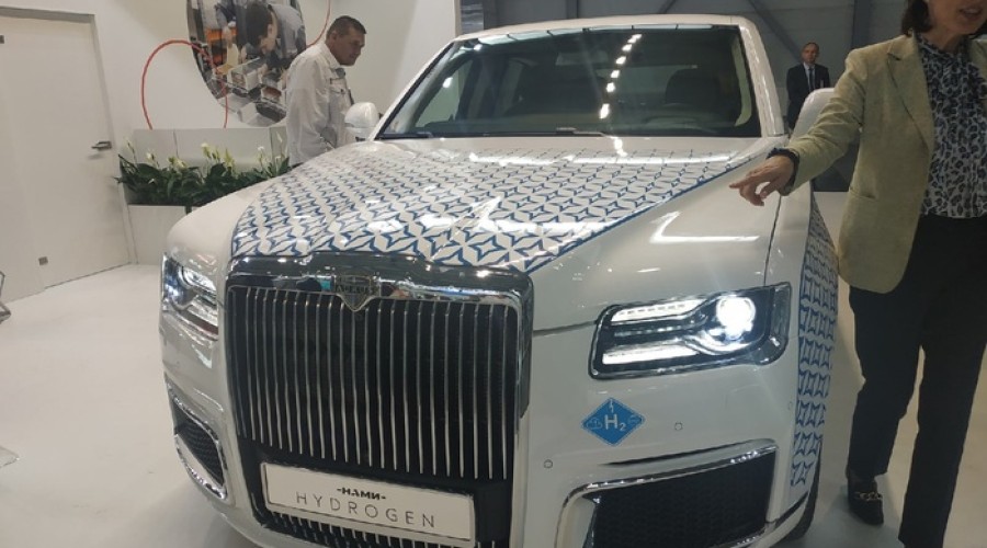Motor.ru узнал о первом пересевшем на Aurus иностранном дипломате