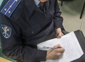 Военком из Каменска-Уральского объяснил видео, где он снят с сумкой, полной денег, и пистолетом
