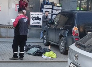 На ВИЗе прохожие обнаружили труп