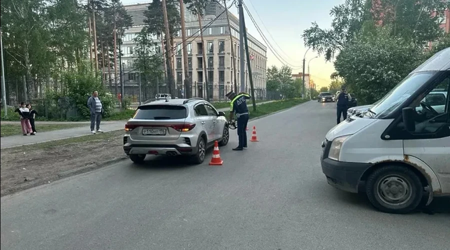 Автомобиль сбил подростка на улице Таежная в Екатеринбурге