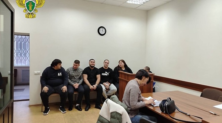 В Екатеринбурге двоих мужчин оштрафовали на полмиллиона за стрельбу во дворе дома