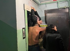 «Туловище болталось на 1-ом, а ноги уже на 2-ом»: в Нижнем Тагиле маму с младенцем «зажевало» в лифте