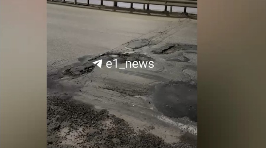 Колёса наглухо: на свердловской трассе, которую постоянно ремонтируют, появилась очень опасная яма