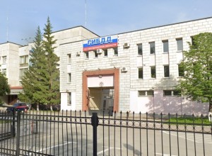 В Екатеринбурге водители опять застряли в огромной очереди в ГИБДД