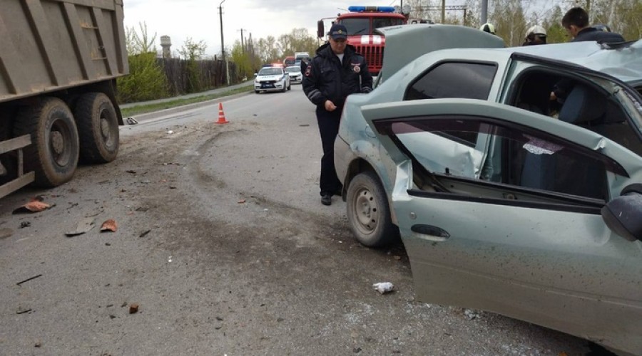 Два человека погибли в аварии с грузовиком в Асбесте 