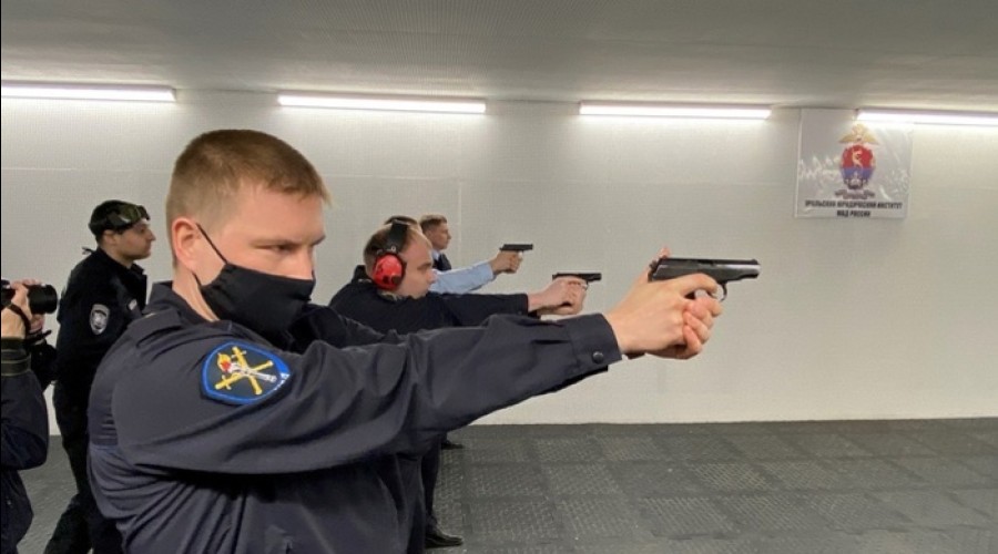 В Екатеринбурге пуля из табельного оружия сотрудника полиции рикошетом ранила подростка в голову
