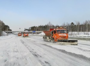 Власти Свердловской области сообщили, куда обращаться из-за нечищеных дорог
