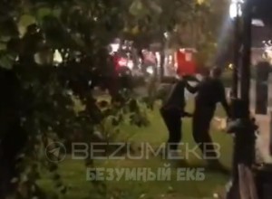Парни с ножам бегали ночью по Плотинке