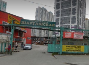 На ЖБИ сносят торговую базу