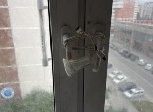 В Екатеринбурге у родителей 3-летней девочки, выпавшей из окна на Ботанике, изъяли всех детей