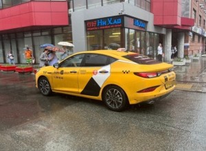 Таксист обокрал пьяного пассажира в Кольцово